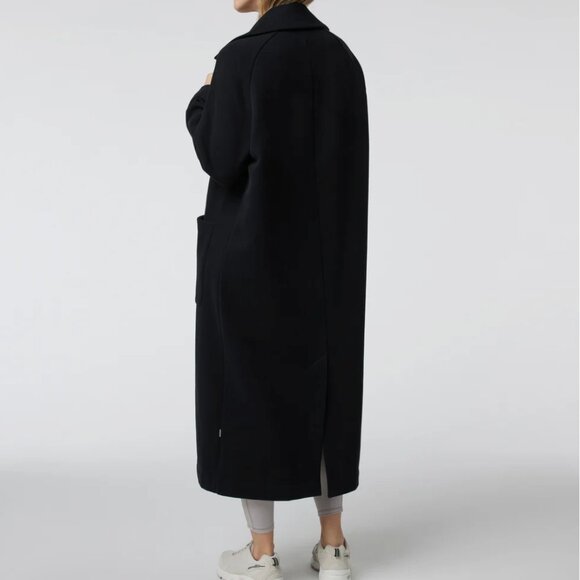 Restore Trench Coat | Women's Black Fleece Coat | Vuori - Picture 2 of 3